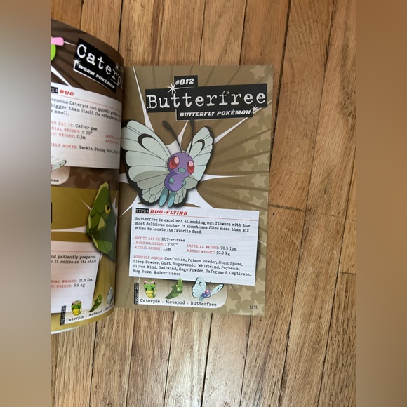 Scholastic Pokémon Collector's Guide with Green Cover - Picture 2 of 8